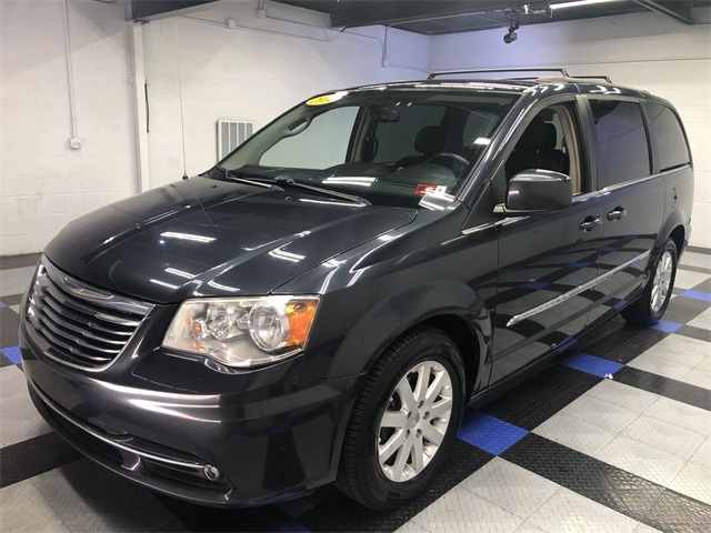PreOwned 2014 Chrysler Town & Country Touring 4D